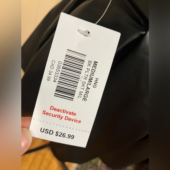 Black Skirt / Size ML - Picture 2 of 4